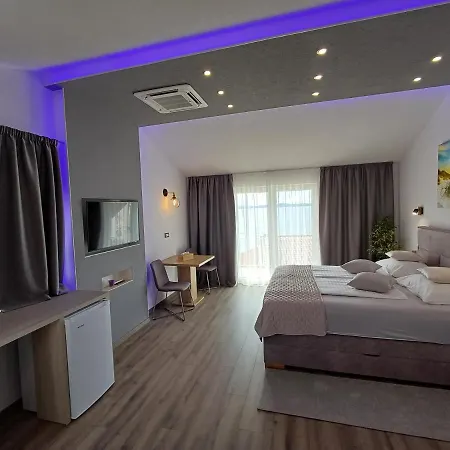 Apartment Delux Soba Sa Pogledom Na More, Hidromasaznom Kadom I Balkonom Trogir