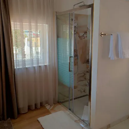 Apartment Delux Soba Sa Pogledom Na More, Hidromasaznom Kadom I Balkonom Trogir