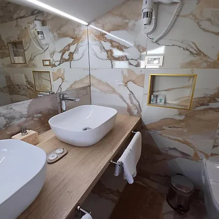 Delux Soba Sa Pogledom Na More, Hidromasaznom Kadom I Balkonom *